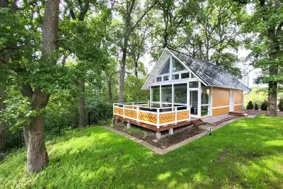 Image de Beautiful lakefront house