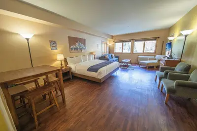 Image de Charming Studio that's close to the slopes!