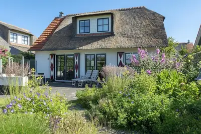 Image de Prachtige Vrijstaande Vakantievilla met Prachtige Tuin en Uitzicht Over een Natuurgebied van Callantsoog