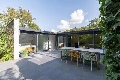 Image de Moderne, Lichte Vakantiebungalow op Park Duinland in Sint Maartenszee!