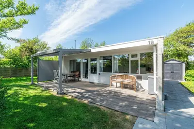 Image de Gezellig Vakantiehuis met Heerlijke Veranda Voor Lange Zomerse Avonden