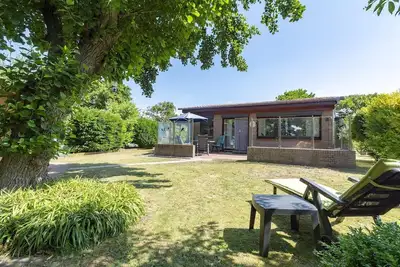 Image de Vrijstaande Vakantiebungalow met Royale Tuin in Callantsoog