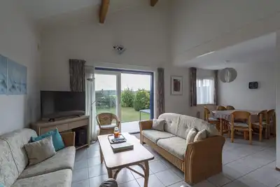 Image de Mooie 7 Persoons Villa op Loopafstand van het Brede Zandstrand van Julianadorp aan Zee