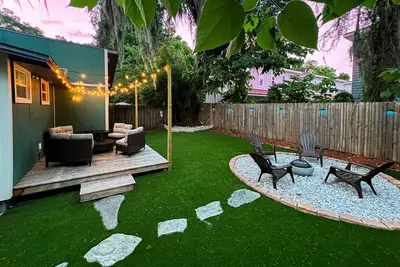 Pet-Friendly Bungalow - Close to Uf & Downtown!