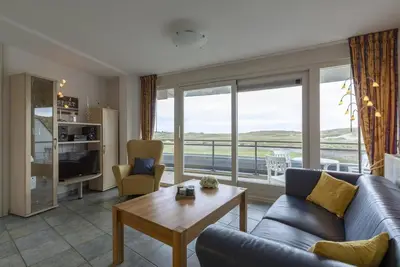 Image de Prachtig Vakantieappartement met Groot Balkon, Direct Tegenover de Strandopgang van Callantsoog Gelegen
