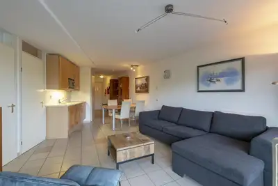 Image de Mooi Vakantieappartement met Groot Balkon, Direct Tegenover de Strandopgang van Callantsoog Gelegen