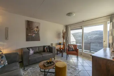 Image de Modern Vakantieappartement met Groot Balkon, Direct Tegenover de Strandopgang van Callantsoog Gelegen