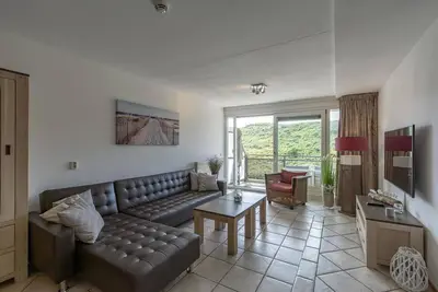 Image de Prachtig Vakantieappartement met Ruim Balkon, Direct Tegenover de Strandopgang van Callantsoog Gelegen