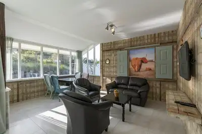 Image de Prachtig Nieuw Ingericht Vakantiebungalow met Heerlijke Tuin en Terras Voor Lange Zomeravonden