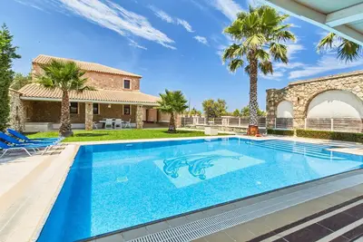 Image de Villa St Dennis - Trois Chambres Villa, Couchages 6