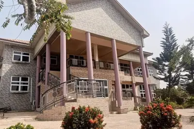 Image de Home sweet home with a Dam view