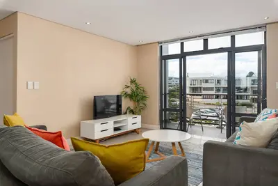 Image de Beachfront Living | Eden on The Bay Apt | Wifi