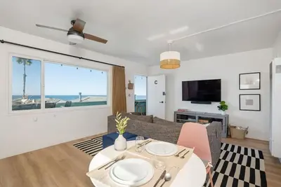 Image de 706 S Pacific Unit C · Steps From Beach, Panoramic Ocean Views & Parking