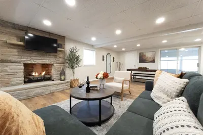 Image de Game room, W/D, Full kitchen, Fire pit, Dog friendly, Bbq, steps to Deep Creek