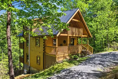 Image de Wooded View, Private Cabin, Hot Tub, Pool Access, 5 Decks, Kids Loft, Starlink