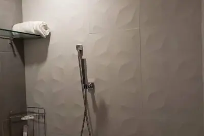 Image de Riverside midcentury 3 bedroom 2 bath charmer.