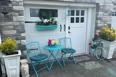 Image de Newer Nifty Fifties large 2 bedroom with hot tub and putting green!