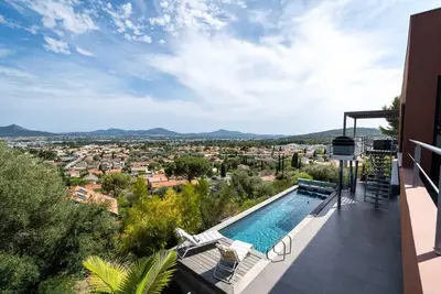 Image de Magnifique Villa dans les hauteurs avec vue imprenable, piscine et jacuzzi
