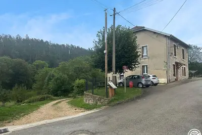 Image de Évadez-vous dans cette location de vacances authentique nichée en pleine nature, à deux pas des pl