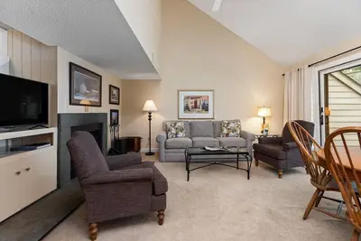 Image de Eagles Court 27 with Wintergreen Advantage