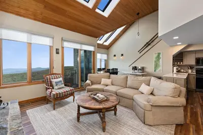 Image de Vistas 82 with Wintergreen Advantage