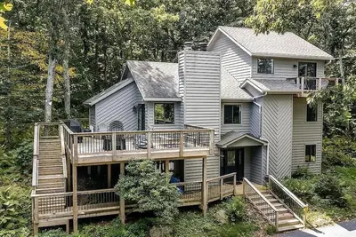 Image de Bull City Bungalow with Wintergreen Advantage