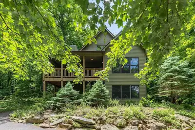 Image de Wooded Mtn. Retreat with Wintergreen Advantage