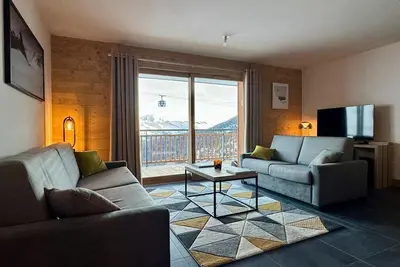 Image de 2ème étage, vue montagne, balcon, parking, télévision, casier à ski, 81m², La Plagne