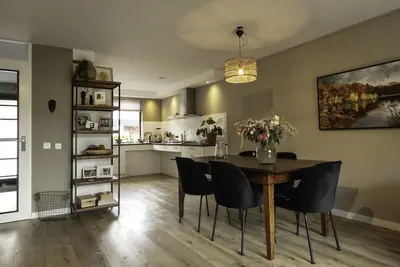 Image de Komfortabel Eingerichtetes Ferienhaus mit Herrlichem Sonnige Terrasse