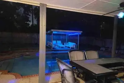 Image de Exquisite Home w/Luxurious Pool & Gorgeous Gazebo