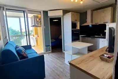 Image de 'La perle d'eau\"  appartement les pieds dans l'eau entièrement rénové.