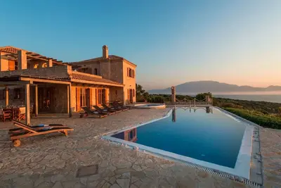 Image de Elegant Zante Villa | Villa Divas | 6 Bedrooms | Infinity Pool | 100 Metres To The Sea | Short Drive To Agios Nikolaos