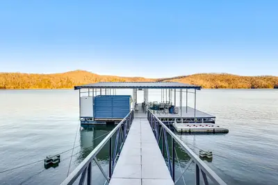 Image de Waterfront Lake of the Ozarks Home w/ Private Dock