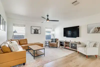 Image de Centrally Located Austin Home w/ Private Patio!