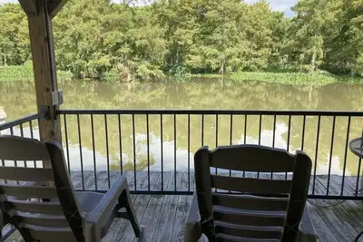 Image de Cozy, Picturesque Houseboat with Great Entertainment Area