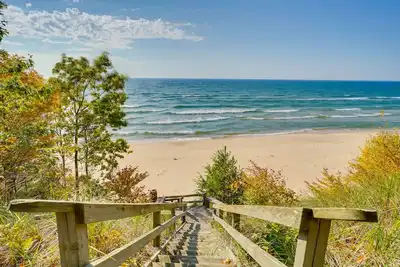Image de Spacious Cottage on Lake Michigan: Stunning Views!