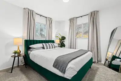 Image de Spacious & Stylish 2br Home Close to Downtown + Freeways!