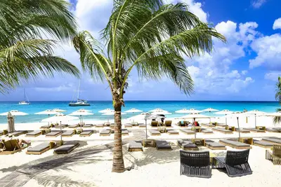 Image de Luxury 3-Br Penthouse, B-1901. \nLocated just 3minutes from Mullet Bay Beach. \n