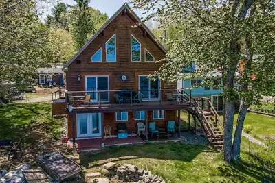 Image de Pristine lakefront home, minutes from Belfast, shopping, dining and hiking.
