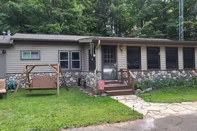 Image de Cozy cabin outside of Land 'O Lakes -on snowmobile/Utv trail near Cisco Chain