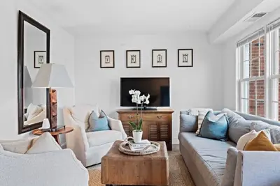 Image de Historic Downtown Leesburg Townhome