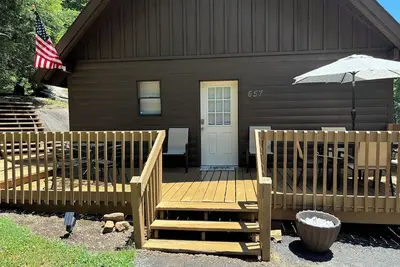 Image de {Cabin #1 of 4} \"The Peaceful Cabin\" Pet Friendly!