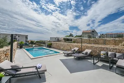 Image de Maison confortable de 4 chambres à.