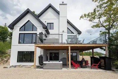 Image de le Sommet du Bonheur avec spa a 2 minute de marche de l'auberge Val Saint-Côme