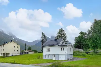 Image de Belle maison de 2 chambres à Innfjorden