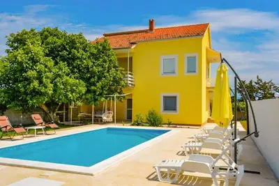 Appartement confortable à Sveti Filip i.