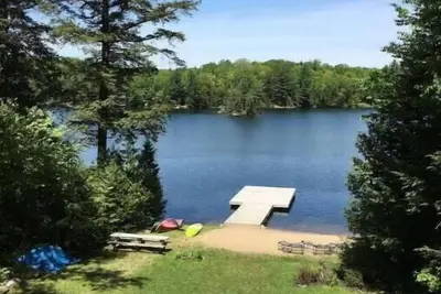 Image de Private kid-friendly lakefront cottage with a beach. Perfect for families!