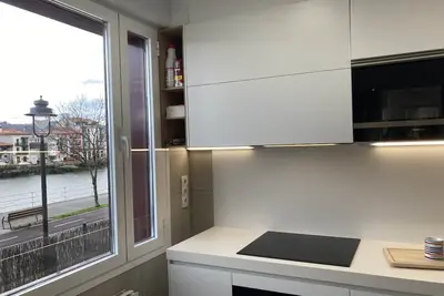 Quiet apartment next to the river, ideal for visiting Bilbao! w/Parking