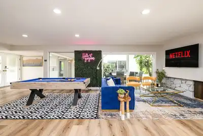 Image de Resort Style Living w/ Pool & Arcade Near Disney