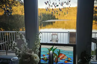 Image de Cozy lakefront cottage in Wakefield. \nPet friendly!